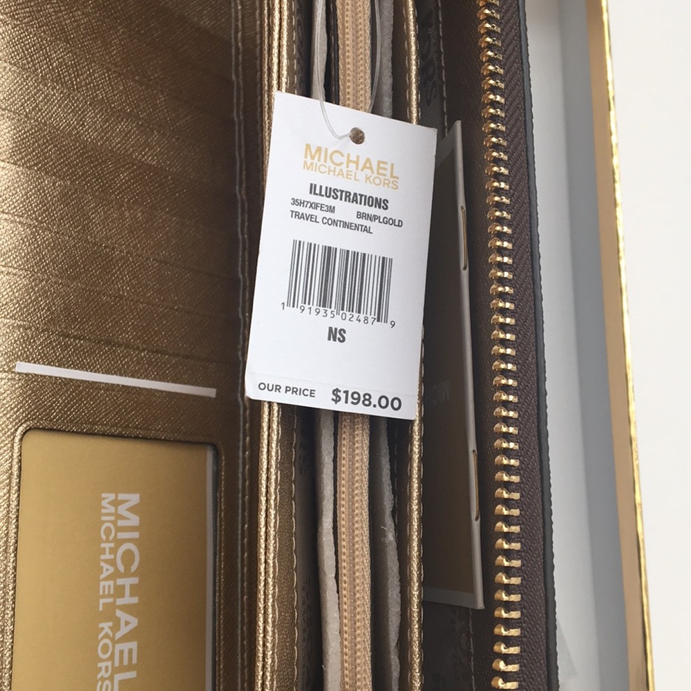 *ONLY 1 LEFT* MK Star Studded Leather Wallet - Picture 6 of 7